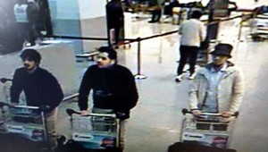 Polícia zatkla podozrivého z útokov v Paríži a Bruseli, tvrdí stanica VRT