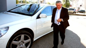 ZÁZNAM. Takto sa Slota bránil pri odchode z cely...