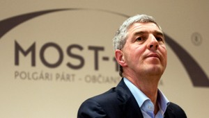 Tlačová beseda Bélu Bugára  o postoji strany k aktuálnemu dianiu