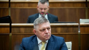 Poslancov zaujíma nadobnutie Ficovho bytu: Ste protekčné decko, útoči predseda vlády na Šimečku