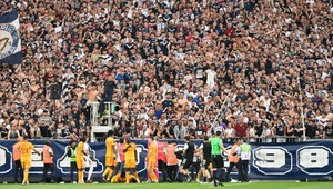 Fanúšik svojmu tímu zmaril postup. Čaká ho súd