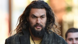 Jason Momoa ako ho nepoznáte! Čo si to urobil s tvárou?