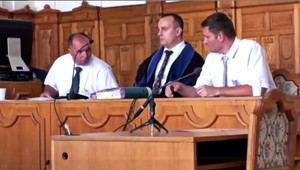 Policajti podľa obžaloby pýtali peniaze od mladíkov, ktorí vykradli garáž