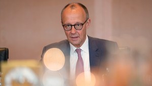 Verejné osobnosti píšu list kancelárovi Merzovi. Ospravedlňujú sa za slová Fica