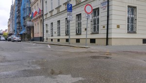 Útočník dobodal v centre Bratislavy dvoch mužov. Jeden zraneniam podľahol