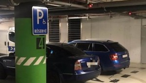 Vodiči, pozor, za ignorovanie pravidiel parkovania vám hrozí mastná pokuta či zákaz šoférovania