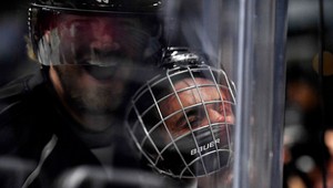 Slávny hokejista takmer rozmliaždil Justinovi Bieberovi hlavu!