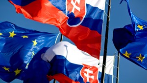 Slováci viac dôverujú EÚ než vláde, ukázal Eurobarometer