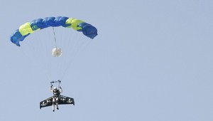 Prelet do Európy Švajčiarovi s prúdovými motormi na chrbte nevyšiel