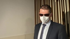 Vláda odvolala šéfa inšpekcie Adriána Szabóa