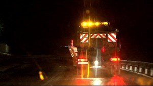 Až štyri hodiny zostali uväznení vodiči, ktorých na Donovaloch prekvapil sneh