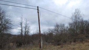 Neznámy páchateľ odrezal tridsať domácností od siete, a to doslova!