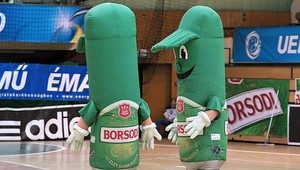 Tancujúce pivká sa starali o atmosféru v Budapešti na futsale