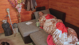 Muž po porážke sa nemal kam vrátiť. Na umiestnenie do zariadenia je potrebný posudok