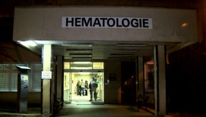 Streľba v nemocnici. Muž vytiahol zbraň na ďalších pacientov, jeden je vo vážnom stave