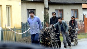 Politici sa pretekajú: Rómsky problém vyriešime práve my!