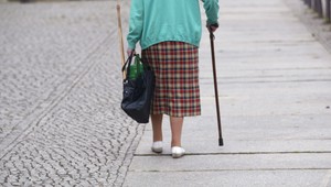 Deväťdesiatsedemročné sestry-dvojičky po páde zomreli bok po boku