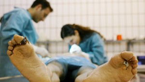 Obhliadajúci lekári si pri zosnulých neplnia povinnosti, tvrdí šéf asociácie pohrebníctiev