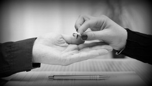 Brali sa po polročnej známosti, teraz sa slávny pár ROZVÁDZA!