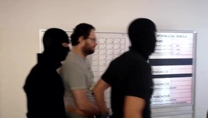 Vraždil na pumpe a v lese, do nemocnice poslal snúbencov. Sériový vrah je konečne pred súdom