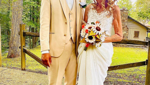 Keď uvideli nevestinu tvár, takmer odpadli: Táto vráskavá babička má byť mladomanželka?