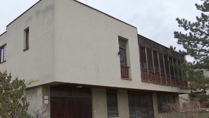 Hudobný teror neprestáva. Suseda hrá opernú áriu od rána do večera, zákon na ňu nestačí