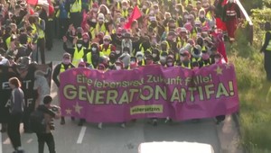 V Erfurte sa koná zjazd pravicovo extrémistickej strany AfD. Protestuje proti nemu 20-tisíc ľudí