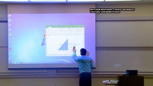 Profesor si urobil srandu sám zo seba, video sa stalo hitom