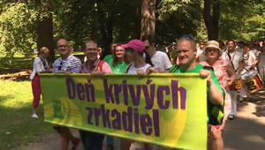 Ich svet je farebný, plný kreativity a farieb. Deň krivých zrkadiel otvára svet ľudí s mentálnym postihnutím