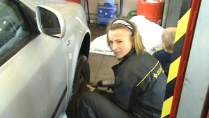 Pneuservis v ženskom podaní