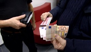 Parlament schválil čiastočné oslobodenie 13. a 14. platov od daní a odvodov