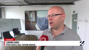 Rozhovor o tom, že pri bombových vyhrážkach treba preveriť každý e-mail