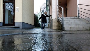 Poľadovica na väčšine Slovenska, na západe aj silný vietor. SHMÚ vydal výstrahy