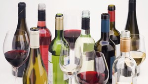 Razia na podvodníkov. Víno potečie do kanála