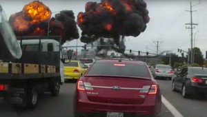 VIDEO: Lietadlo havarovalo a vybuchlo priamo pred očami šokovaných vodičov