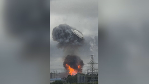 Záber, ktorý obletel svet: Poklop nádrže v Moskve mal vyletieť do vzduchu po zásahu ruskej rakety
