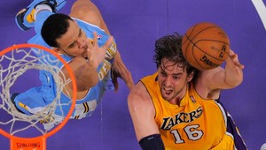 NBA: Lavička Lakers demonštrovala svoju silu. Denver bez šance
