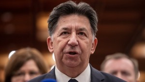 Minister Budaj kritizuje odkalisko Poša za nebezpečný odpad. Prevádzkovatelia reagujú trestným oznámením