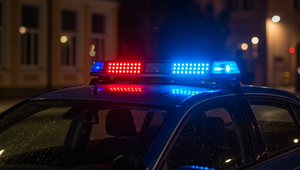 Muž dusil svoju družku a hrozil jej smrťou. Skončil v cele