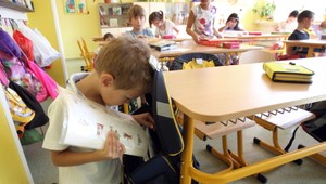 Nešťastný zásah kružidlom. Adrianka (11) na jedno oko nevidí!