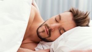 Potrebujete si cez deň často zdriemnuť? Podľa vedcov vám hrozí vysoký tlak a mŕtvica