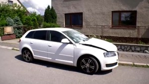 Nočná explózia v malej obci. Na auto pred domom niekto položil nástražný výbušný systém