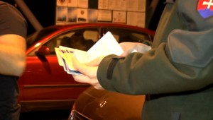 Policajt si od cudzincov na hranici vypýtal peniaze za neexistujúcu položku