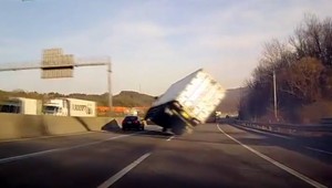 VIDEO: Lietajúci vodič dodávky sa excelentne vyhol nehode