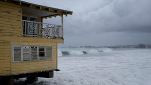 Karibik zasiahlo zemetrasenie s magnitúdou 7,6, úrady varujú pred vznikom cunami
