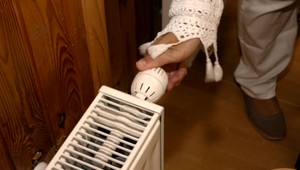 Domácnosti, ktoré budúci rok ušetria pätnásť percent elektriny, budú platiť približne rovnako ako dnes