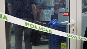 Jeden zo zákazníkov sa mal tak pohádať, že odpadol a na pomoc mu privolali záchranárov