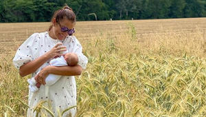 Šeredovej bábätko v rukách zlej Cruelly?! Omyl, TOTO je jej výstredná babička!