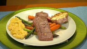 Flank steak z pupka, grilovaná zelenina a cícerové pyré