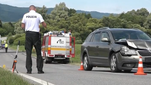 Desivá zrážka na rovnej ceste: Transportovať museli tehotnú ženu